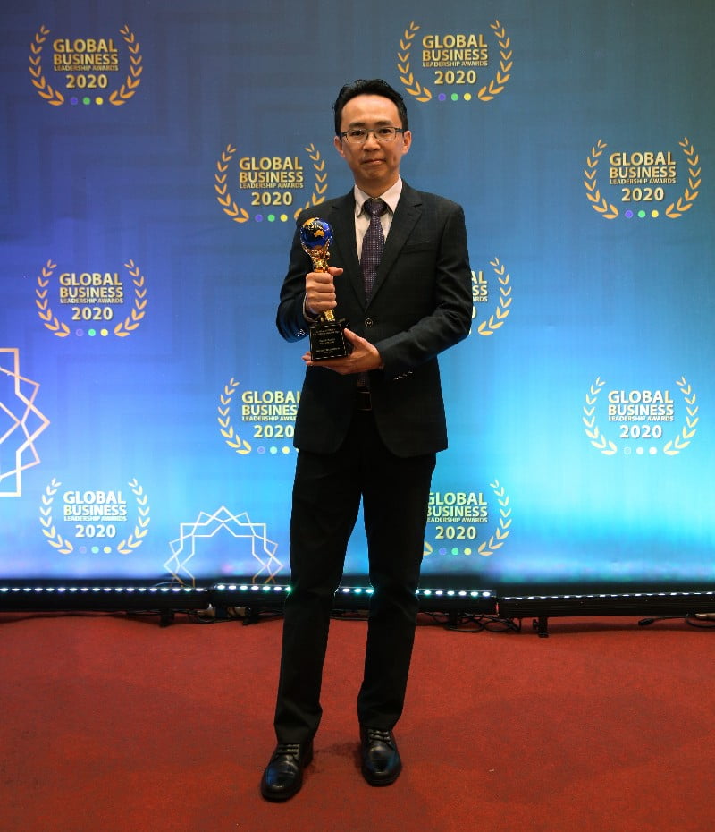 Shaun-Lim-CTO-of-Shinjiru-with-the-GBLA-trophy-for-Excellence-in-Web ...